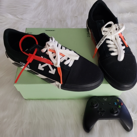 Off-White Other - Off-White c/o Virgil Abloh Low Vulc Sneakers 9.5